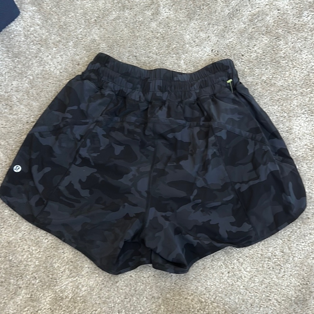 Lululemon shorts 🍋